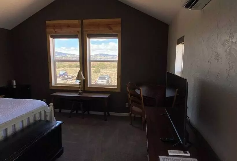 Hotelli Skyridge Inn