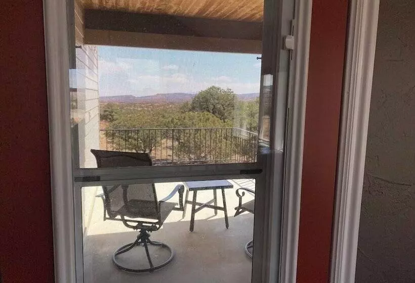 Hotelli Skyridge Inn