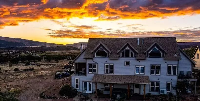 Hotelli Skyridge Inn