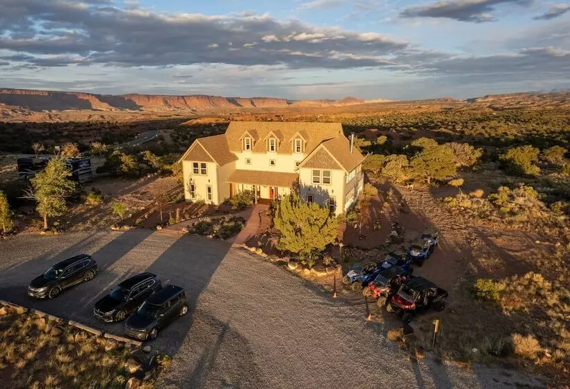 Hotelli Skyridge Inn