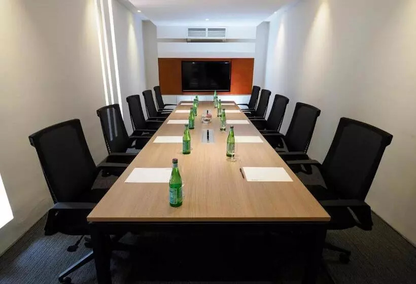 هتل The Bale Phnom Penh By Lifestyleretreats