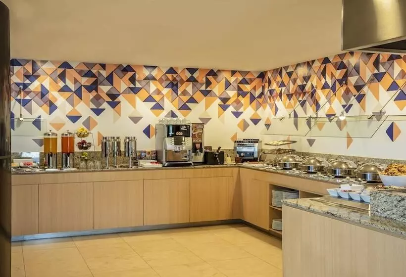 Hotelli Fiesta Inn Express Queretaro Constituyentes