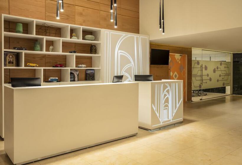 Отель Fiesta Inn Express Queretaro Constituyentes