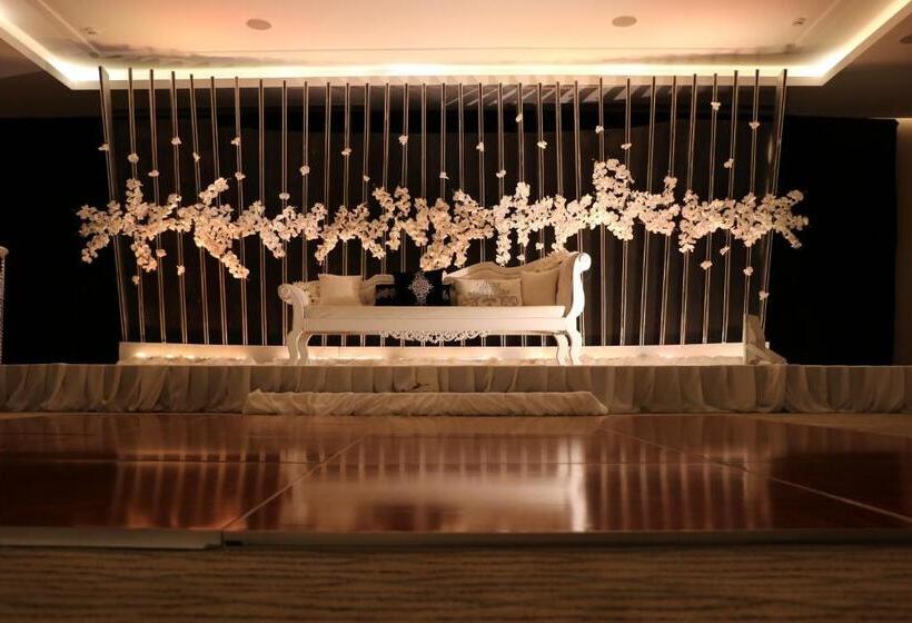 هتل Radisson Muscat Panorama