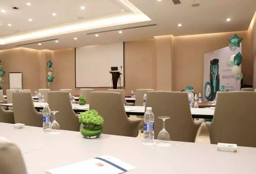 هتل Radisson Muscat Panorama