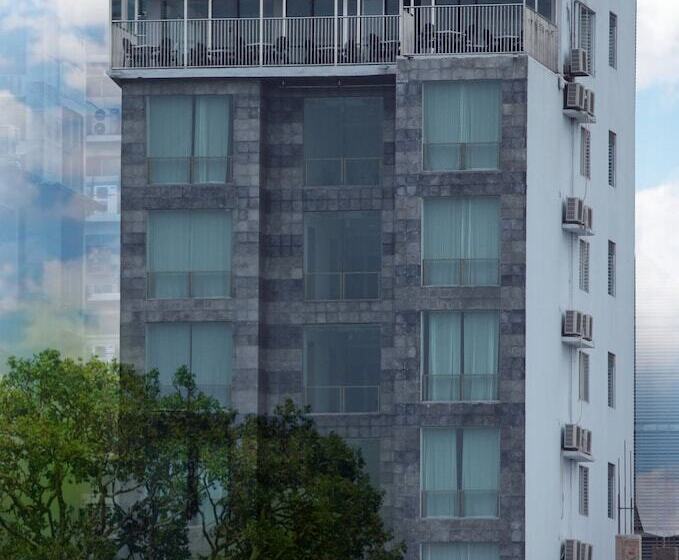 هتل Lake Wood Residency