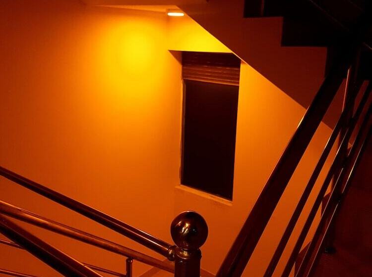 هتل Lake Wood Residency