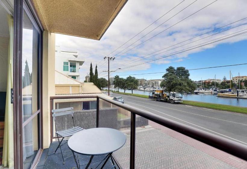 Bayswaterfront Apartments