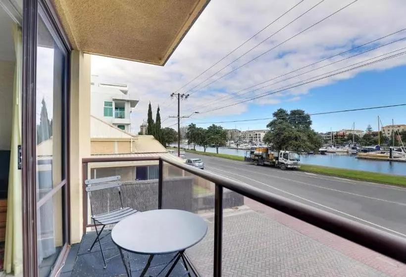 Bayswaterfront Apartments