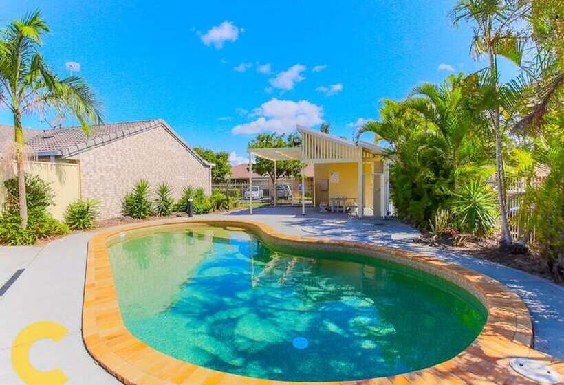 Gold Coast Theme Park Villa