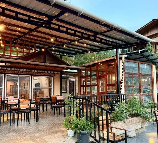 هتل Jambayang Resort