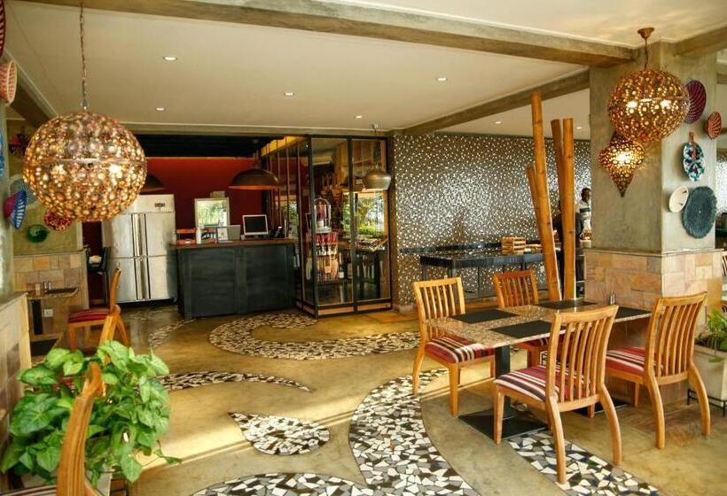 هتل Kiriri Garden