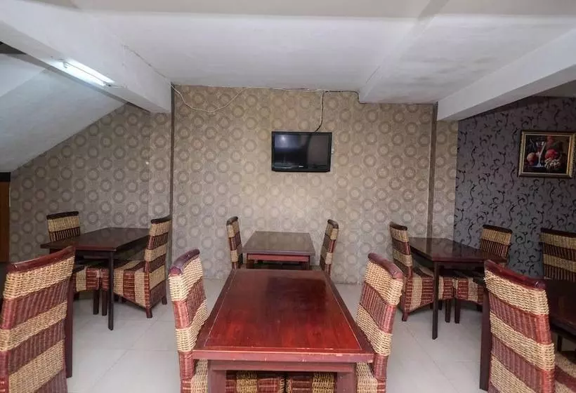 ホテル Reddoorz Plus At Grand Populer