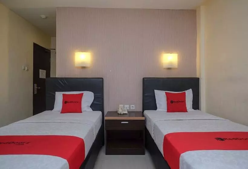 ホテル Reddoorz Plus At Grand Populer