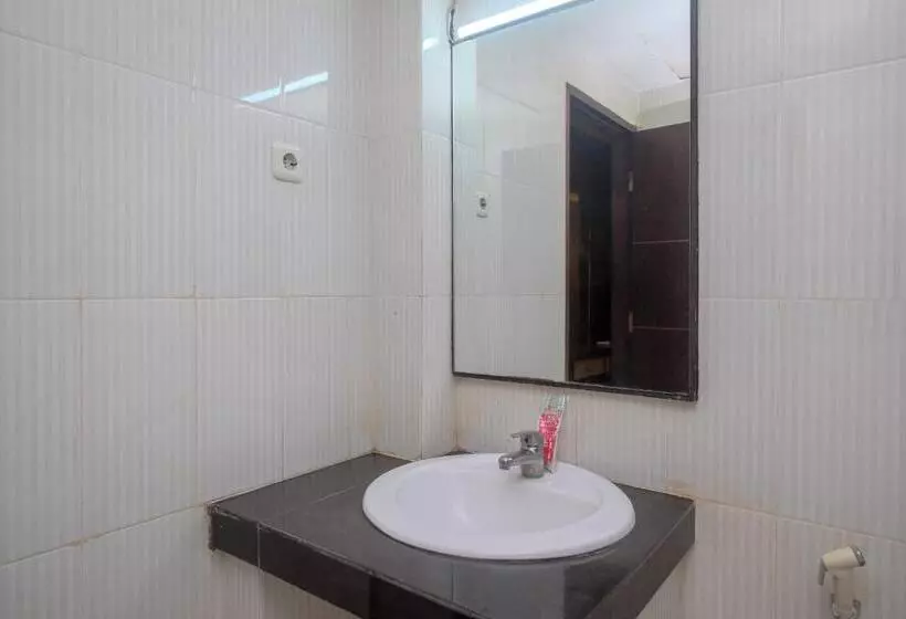 ホテル Reddoorz Plus At Grand Populer