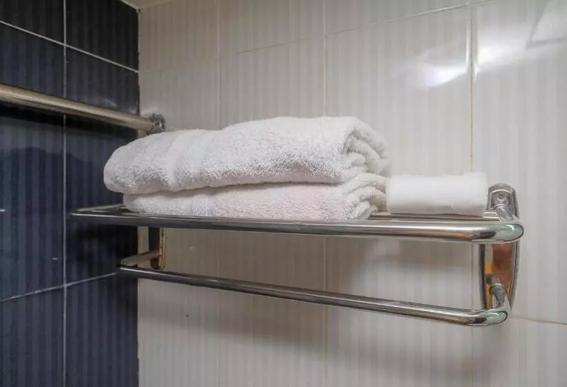 ホテル Reddoorz Plus At Grand Populer