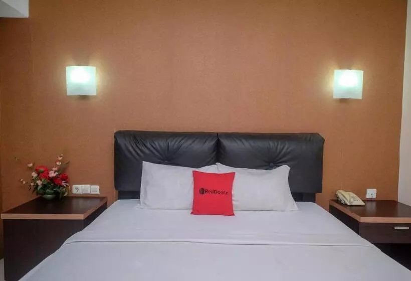 ホテル Reddoorz Plus At Grand Populer