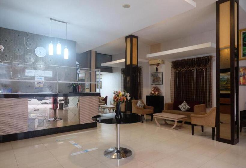 בית מלון כפרי Reddoorz Plus At Grand Populer