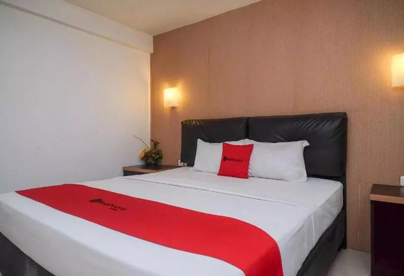 ホテル Reddoorz Plus At Grand Populer