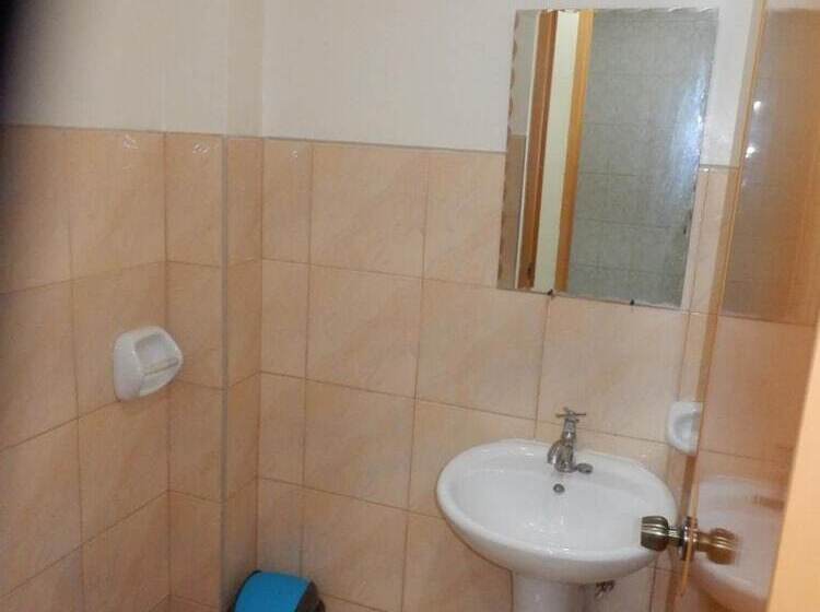 בית מלון כפרי Sunshine Paradise Inn