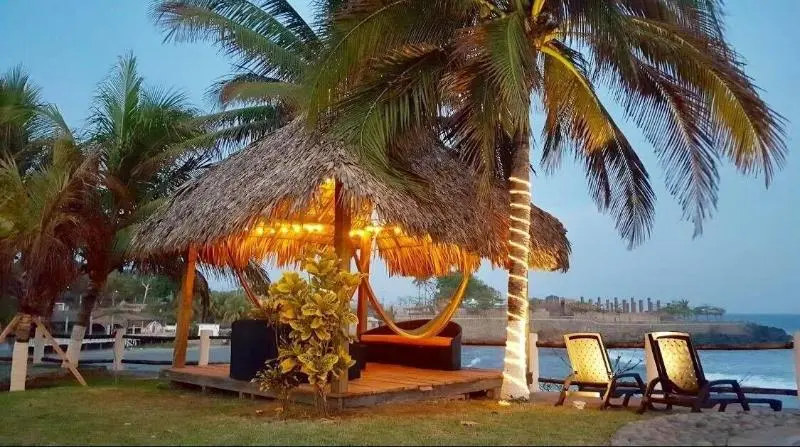 هتل Vista Las Olas Resort