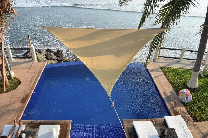 هتل Vista Las Olas Resort