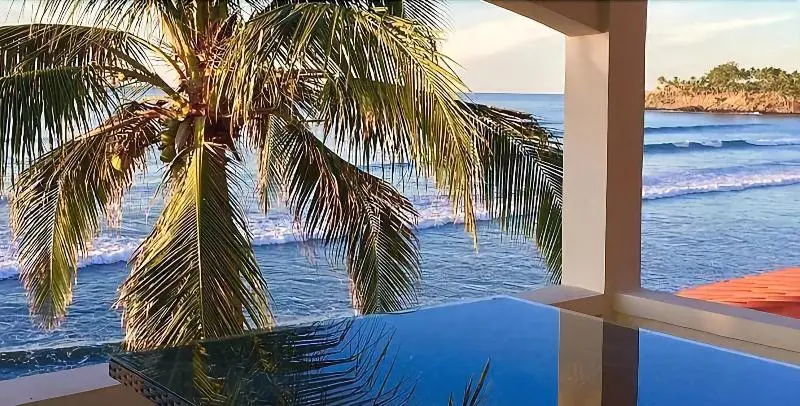 هتل Vista Las Olas Resort