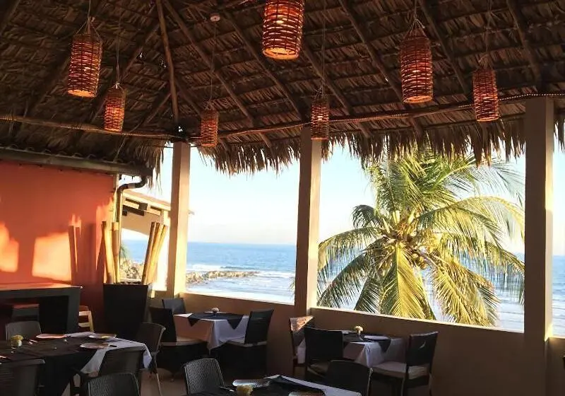 هتل Vista Las Olas Resort