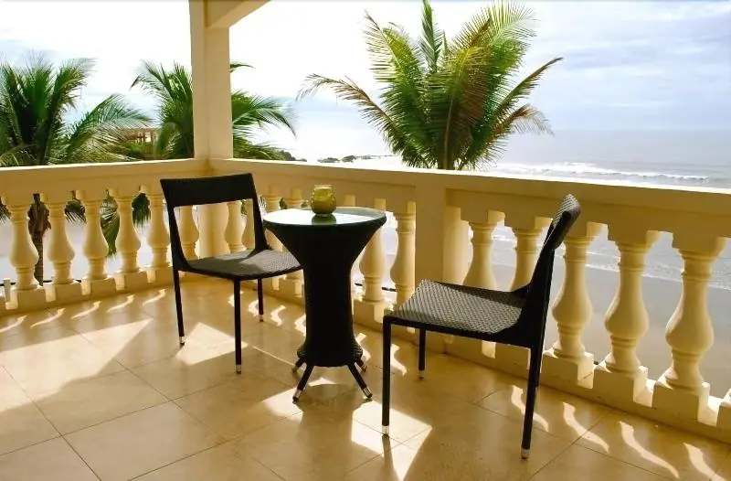 هتل Vista Las Olas Resort