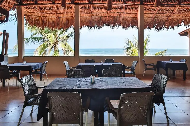 هتل Vista Las Olas Resort