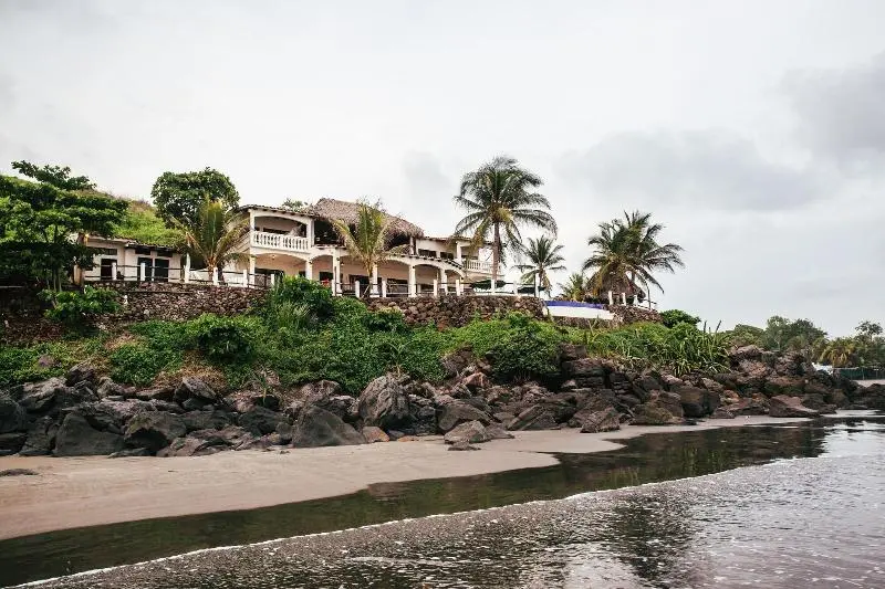 هتل Vista Las Olas Resort