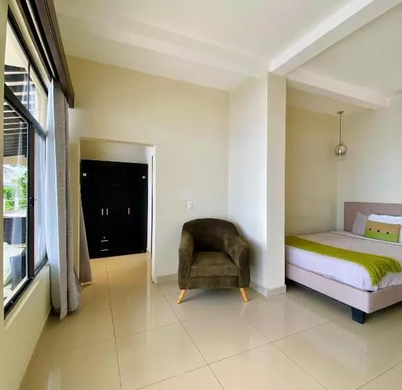 Hotelli Vista Las Olas Resort