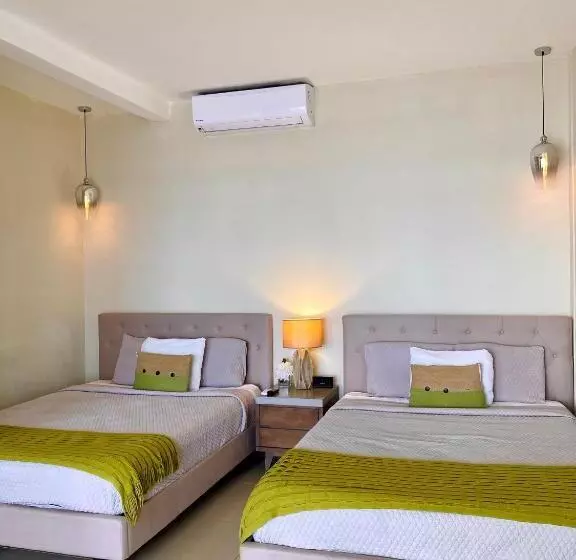 Hotelli Vista Las Olas Resort