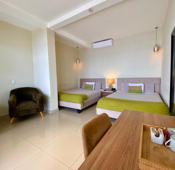 هتل Vista Las Olas Resort