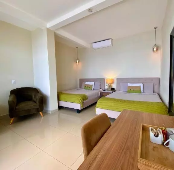 Hotelli Vista Las Olas Resort