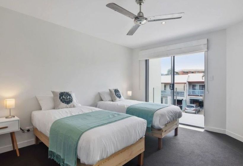 Beach House 4 Brm, 3 Mins Walk To Beach