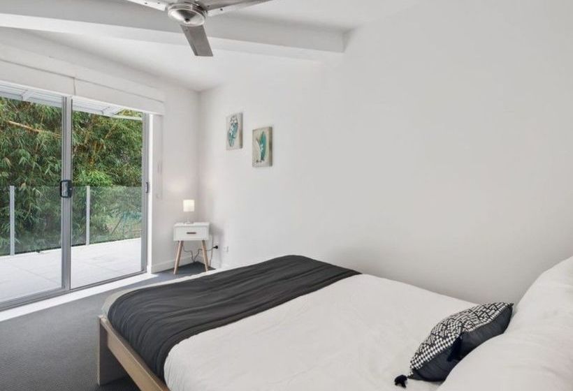 Beach House 4 Brm, 3 Mins Walk To Beach