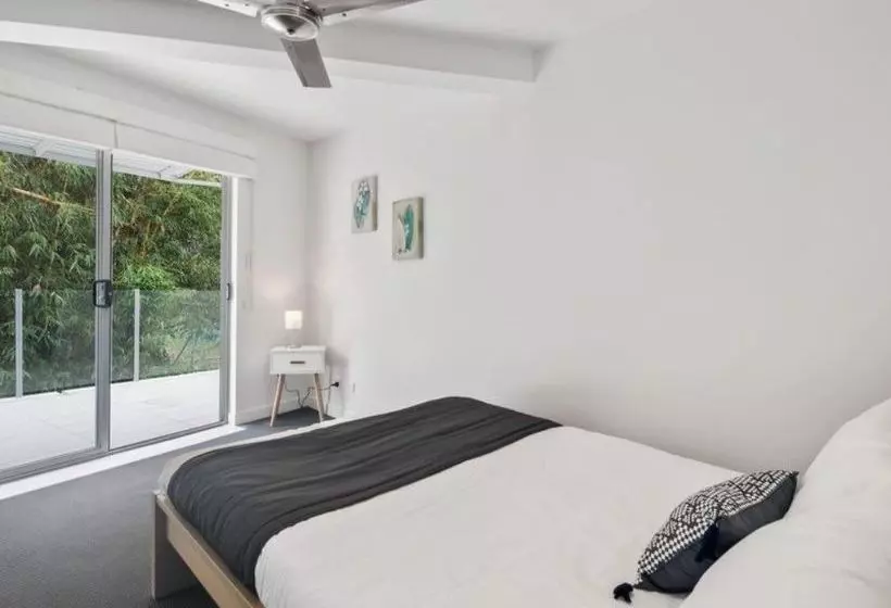 Beach House 4 Brm, 3 Mins Walk To Beach