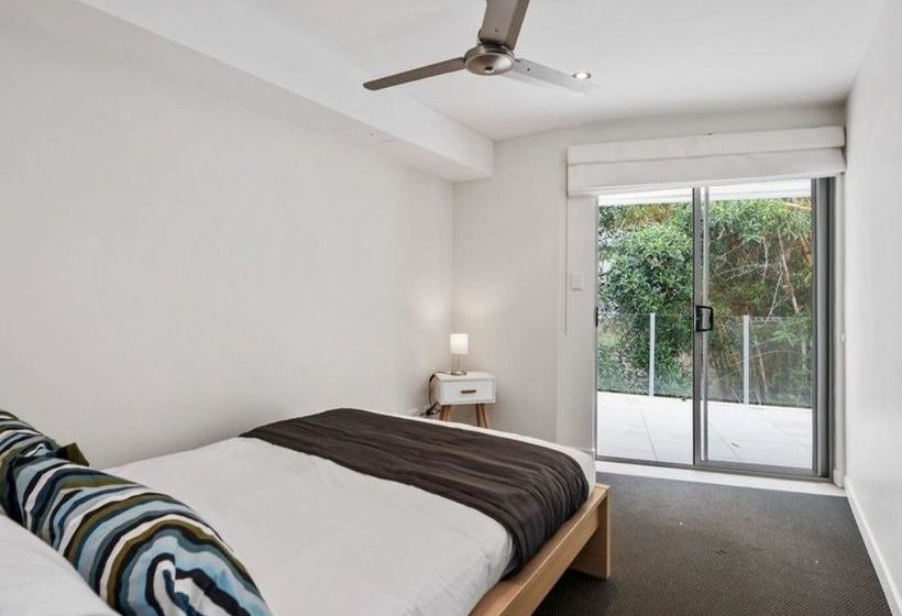 Beach House 4 Brm, 3 Mins Walk To Beach