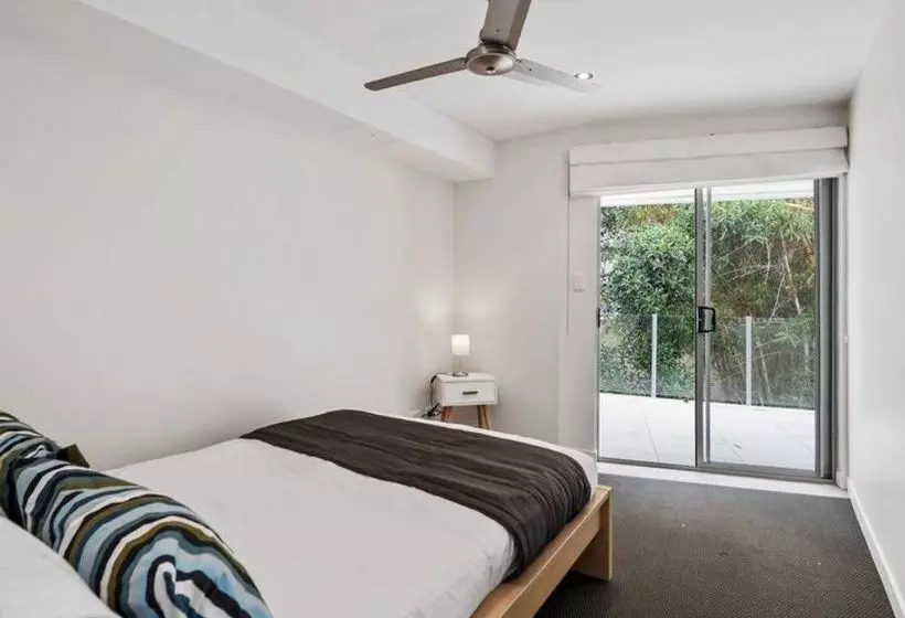 Beach House 4 Brm, 3 Mins Walk To Beach