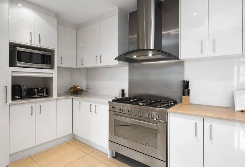 Beach House 4 Brm, 3 Mins Walk To Beach