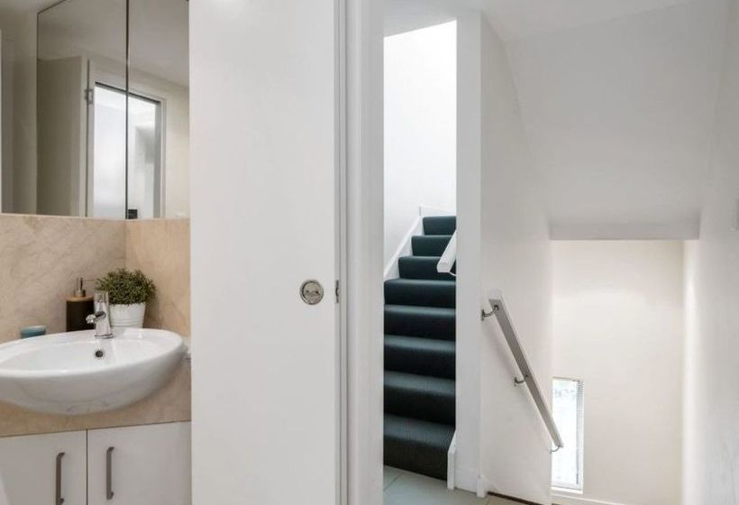 Beach House 4 Brm, 3 Mins Walk To Beach