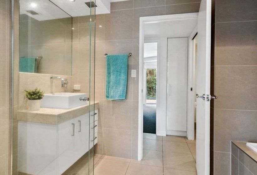 Beach House 4 Brm, 3 Mins Walk To Beach