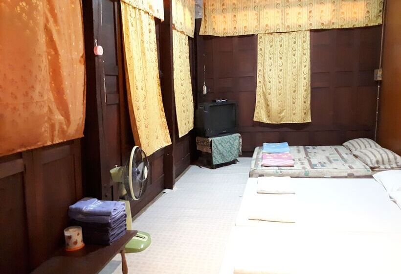 Pensão Baan Khunyaichuea