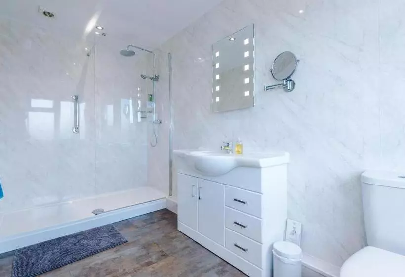 Majatalo Holcombe Guest House