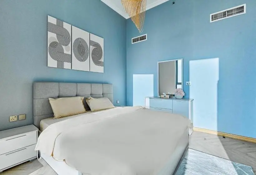 تختخواب و صبحانه Room In An 4br High Rise With Burj Khalifa And Fountain Views