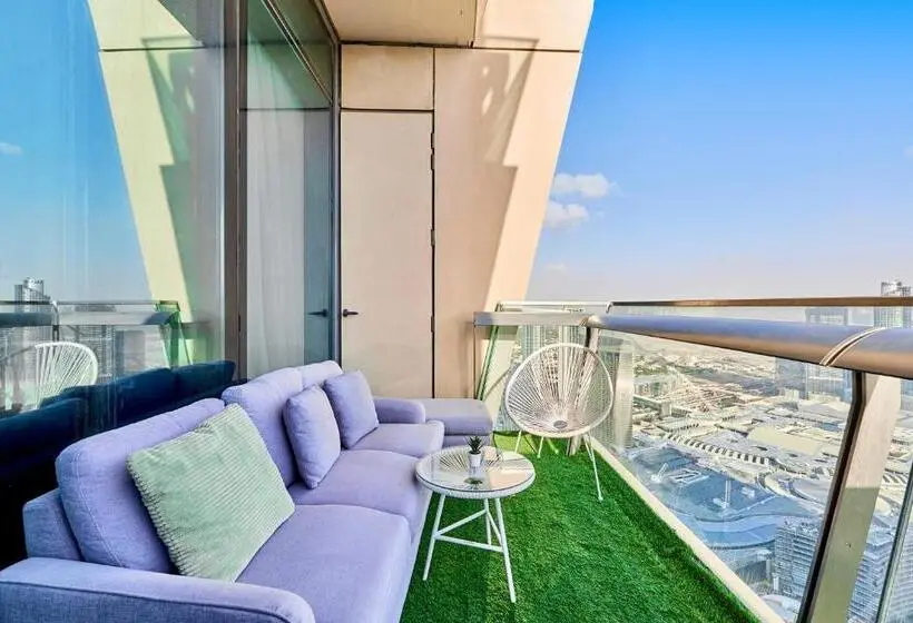 تختخواب و صبحانه Room In An 4br High Rise With Burj Khalifa And Fountain Views