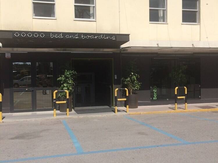 הוסטל Bed & Boarding