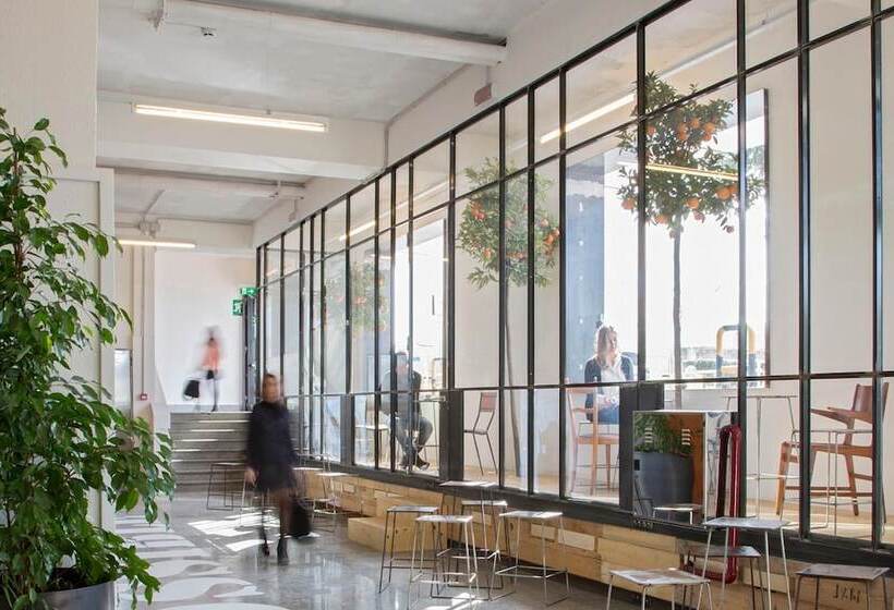 הוסטל Bed & Boarding