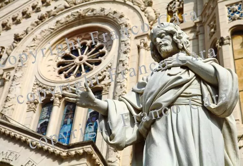 تختخواب و صبحانه Abacus